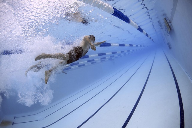 Aerobic Exercise for Parkinson's - Photo of a man Swimming laps in a pool.